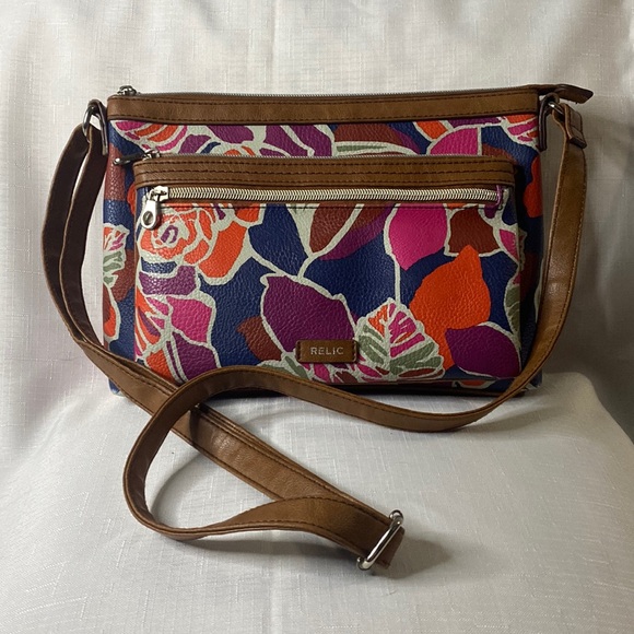 Relic Handbags - Like New Relic Vegan Leather Floral Crossbody Bag